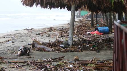Las bellas playas de Tela han sufrido las consecuencias del temporal frío y lluvioso que afecta a la mayor parte de Honduras en los últimos días de este 2022.
