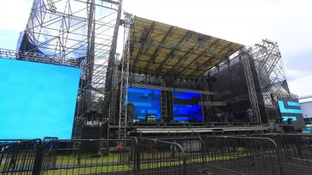 En un 90 % listo se encuentra el escenario para el esperado concierto de Carin León, el cual se realizará en Expocentro de San Pedro Sula, mañana domingo 29 de octubre. Vale destacar que se abrirán las puertas del lugar a partir de las 5:30 p. m. Arceyut Producciones es la empresa responsable de la organización y producción del espectáculo.