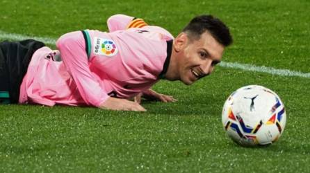 Messi mantiene en vilo al barcelonismo ya que finaliza su contrato con el Barcelona en junio del 2021. Foto AFP.