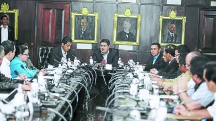 Uno de los recientes Consejos de Ministros de los altos funcionarios del gabinete de Juan Orlando Hernández. La gestión de todos ha sido auditada y los resultados se conocerán en breve.
