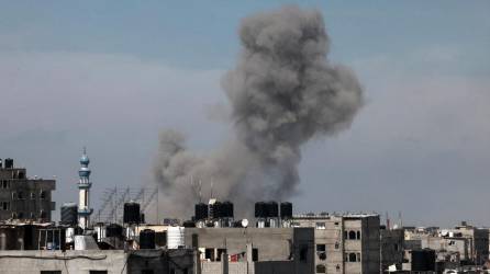 Israel mantiene los bombardeos en la Franja de Gaza tras seis meses de guerra.
