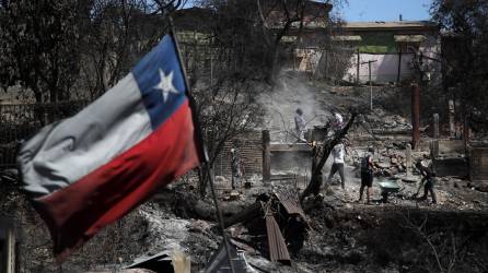 Al menos 130 personas fallecieron en los devastadores incendios forestales en Chile.