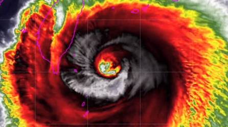 El ojo del tifón se encontraba 155 kilómetros al norte-noreste de la provincia de Batanes, en la parte más septentrional de Filipinas