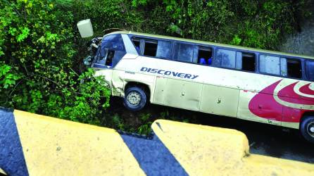 <b>La colisión entre el autobús y la rastra ocurrió en la carretera a Olancho el 5 de diciembre.</b>