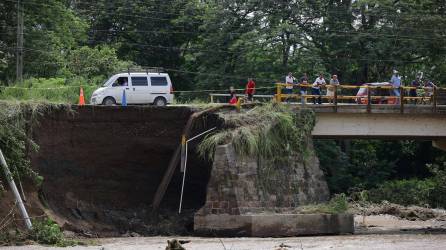 Tramos y carreteras destruidas dejó la tormenta Julia.