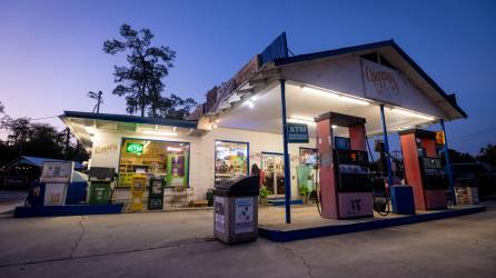 Chiappini’s abrió sus puertas en 1935 en Melrose, Florida. Vende artículos de caza y cerveza, pero ya no vende gasolina.