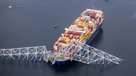 El carguero Dali se estrelló contra un pilar de un puente en Baltimore tras sufrir problemas eléctricos.