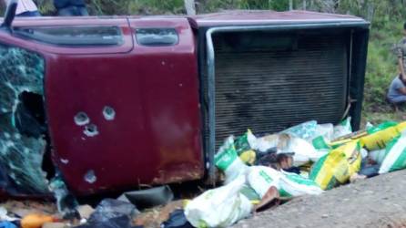 El pick up en el que se conducía la pareja.