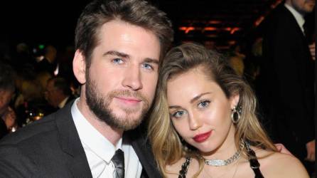 Liam Hemsworth y Miley Cyrus en una foto de archivo.