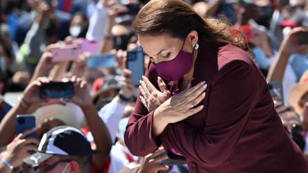 Xiomara Castro, presidenta de Honduras, lamentó la muerte de 12 personas en una estampida humana en el Estadio Cuscatlán, de El Salvador.