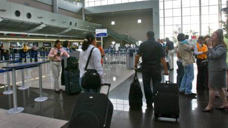 Un grupo de unos 60 hondureños se hallan en Panamá, ya que no pueden ingresar a Costa Rica.