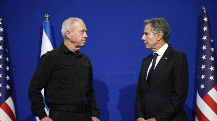 El secretario de Estado de EEUU, Antony Blinken, y el Ministro de Defensa de Irael, Yoav Gallant, durante una conferencia de prensa en Tel Aviv.