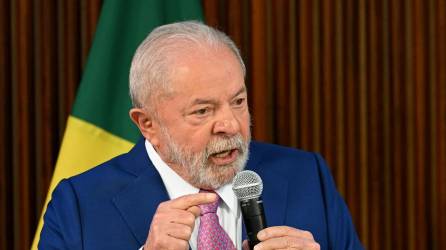 Lula regresó hoy a Brasilia y dirigió reuniones desde su oficina en el edificio de la presidencia, invadido ayer por bolsonaristas.