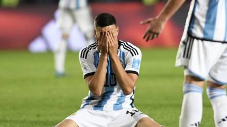 Jugadores de Argentina llorando tras la eliminación del Mundial Sub-20.