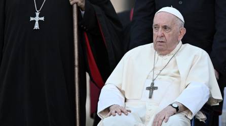 El papa Francisco defendió su modelo de Iglesia “participada” y “acogedora”, también con las parejas homosexuales.