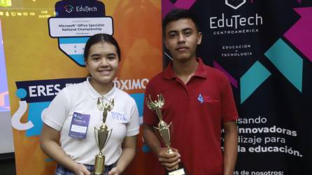 Sofía Osorio y José Anthoni López, ganadores del primer lugar en Microsoft Word y Microsoft Excel.