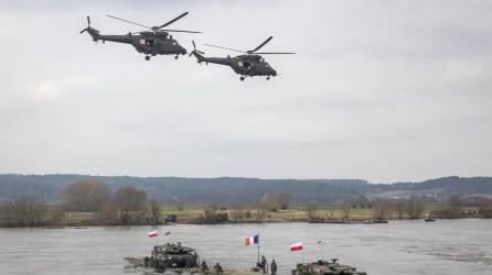 Veinte mil soldados y tres mil quinientas unidades de equipo de 9 países de la OTAN, entre ellos España, exhibieron este lunes su capacidad de respuesta en un ejercicio militar que pasaba por cruzar de manera táctica el río Vístula, en Polonia, con un claro objetivo: demostrar que la Alianza está preparada para afrontar cualquier ataque.