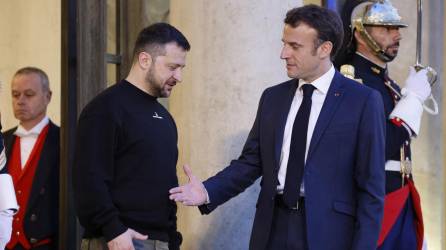 Macron recibió a Zelenski en Palacio del Elíseo en una de las paradas del mandatario ucraniano en su gira por Europa.