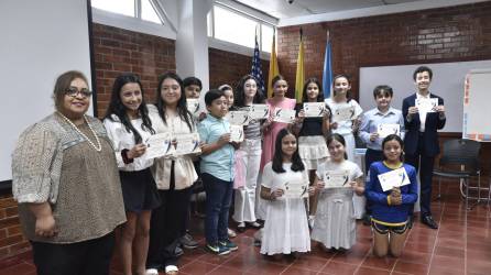 La gala de oradores contó con la participación de alumnos de quinto y sexto grado.