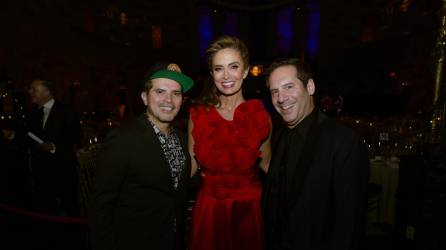 La Fundación We Are All Human celebró su tercera Gala AnualWe Are All Human, el 7 de diciembre. El exclusivo evento honró a John Leguizamo, al ganador del premio Emmy diurno Raúl de Molina y a la diseñadora de moda Anne Fontaine.