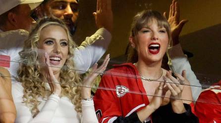 Brittany Mahomes y Taylor Swift hablan todo el tiempo. La suegra de Brittany, Randi Mahomes, dice que ha sido encantador ver crecer su vínculo desde que Taylor, de 34 años, comenzó a salir con Travis Kelce, el compañero de equipo del esposo de Brittany, Patrick Mahomes, en los Kansas City Chiefs.