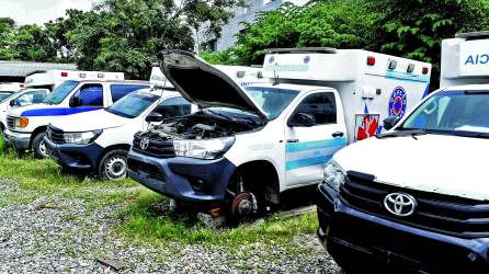 En el plantel de Copeco en San Pedro Sula una ambulancia está en mal estado y solo ocho funcionan prestando servicio