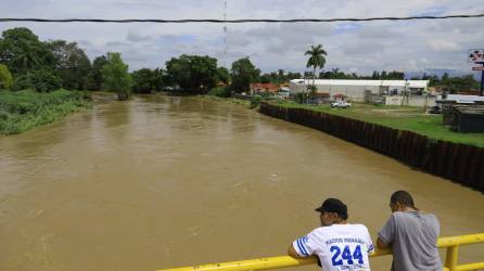 Salió el sol en La Lima y la lluvia ha cesado luego de casi dos dos días en zozobra por el incremento del caudal del río Chamelecón, que cruza el centro de la ciudad.