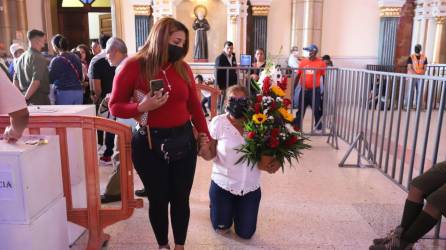 Miles de hondureños llegaron a la Basílica Menor Nuestra Señora de Suyapa para conmemorar los 276 años del hallazgo de la Virgen de Suyapa.