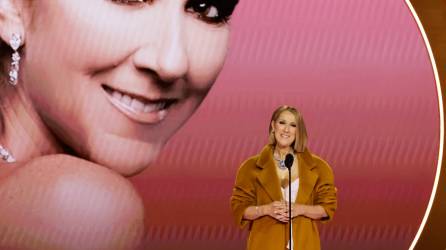 Celine Dion se presentó de sorpresa en los 66th GRAMMY Awards en el Crypto.com Arena. Se encargó de anunciar a la ganadora de Mejor Álbum del Año.