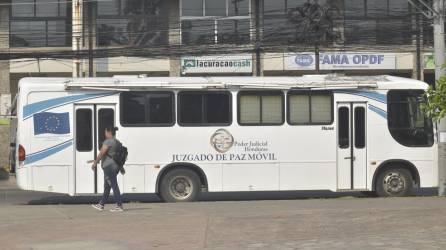 Durante seis años el Juzgado de Paz Móvil sigue funcionando en la plaza municipal de La Ceiba, en algunas ocasiones se traslada a otros puntos de este municipio.