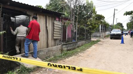 <b>Delincuentes asesinaron en la colonia 15 de Junio a María Cabrera y a su hijo Rigoberto Doblado.</b>