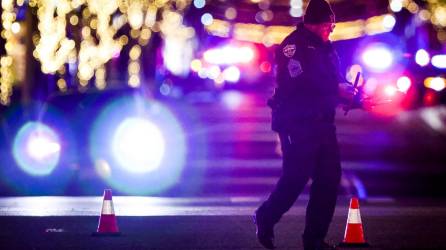 Un hombre armado mató el lunes a cuatro personas e hirió a otras tres, entre ellas un agente de policía, en el estado norteamericano de Colorado, antes de ser abatido, según informó la policía estadounidense.