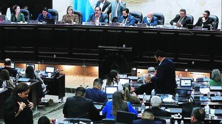 Desde diciembre de 2022, el CN de Luis Redondo inició con la entrega discrecional de bonos o subvenciones a diputados afines al oficialismo.