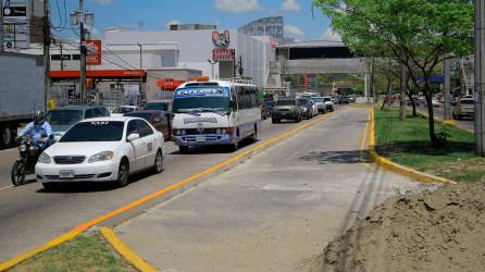 <b><span class=mln_uppercase_mln>vialidad.</span></b> El retorno a la izquierda frente a Mega Mall fue cerrado por la Municipalidad, este es uno de los puntos de embotellamientos tanto de ida como de venida, ahora los conductores deben hacer el giro frente a Diunsa..<span class=mln_uppercase_mln> Fotos: Melvin Cubas.</span>