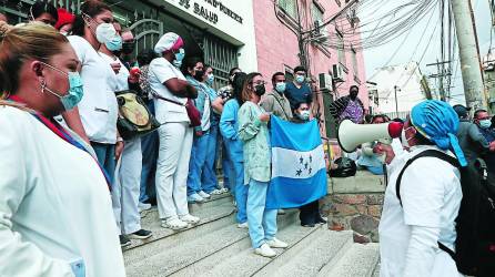 Personal de primera línea se ha mantenido desde hace meses luchando para que les otorguen sus nombramientos.