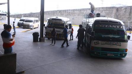 <b>Uno de los sectores que está sufriendo mucho por la inseguridad es el transporte, hay muchos que han decidido migrar ilegalmente. Foto: Moisés Valenzuela.</b>