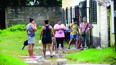 <b>Decenas de familias permanecen dentro de albergues instalados huyendo de las lluvias e inundaciones. </b>