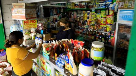 Según analistas, cada vez es más difícil para los hondureños comprar alimentos.