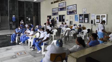 Desde el lunes las enfermeras están en protesta en el hospital Mario Rivas y el resto del país.