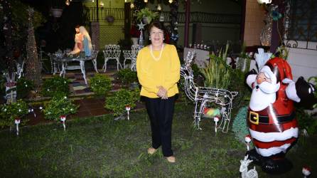 Originaria del municipio de Jesús de Otoro, María Amanda Salazar es una modista retirada de 80 años, que hace más de dos décadas inició la bonita tradición de iluminar su casa para compartir el espíritu navideño con sus vecinos de la colonia Fesitranh.