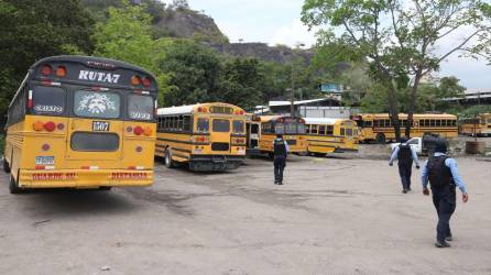 Autoridades de la Dipampco mantienen resguardado el plantel de buses grandes de la ruta 7.