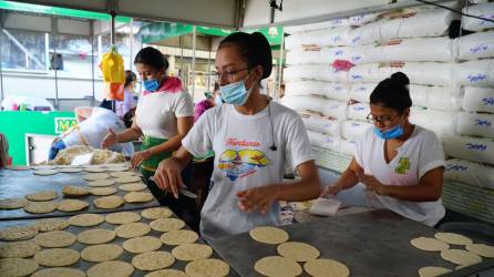 Un puesto hace hasta 5,000 tortillas al día.