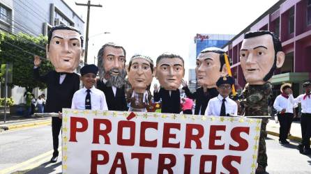 ¡Ritmo, color y mucho patriotismo! Hoy los centros básicos deslumbraron con sus desfiles en San Pedro Sula para celebrar la Independencia de Honduras.