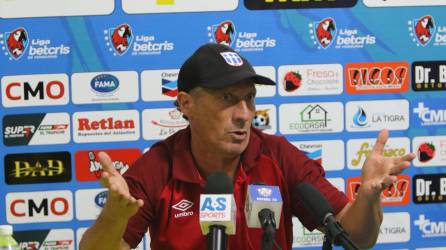 Pedro Troglio en conferencia de prensa habló de la cancha del Estadio Juan Ramón Brevé de Juticalpa.