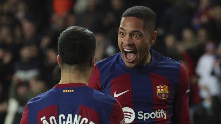 Vitor Roque anotó su primer gol con el Barcelona y le dio el triunfo ante el Osasuna.