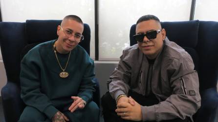El dúo puertorriqueño de reguetón Baby Rasta y Gringo posan para EFE durante una entrevista realizada en San Juan (Puerto Rico).