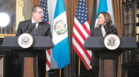 <b><span class=mln_uppercase_mln>Reunión.</span></b> Bernardo Arévalo, presidente de Guatemala, y Kamala Harris tuvieron un encuentro ayer en el marco del anuncio que busca frenar la migración irregular en la región norte de CA.