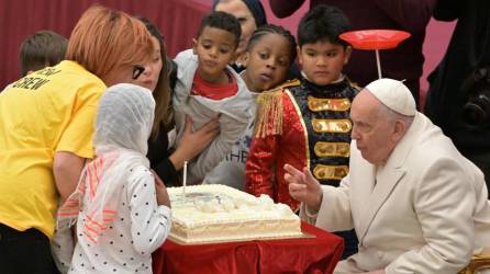 Francisco pidió a los niños que se preparen “para la gran fiesta” de la Navidad.