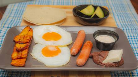 El desayuno es la comida más importante del día y una buena alimentación te llena de energías para sobrellevar con alegría, vitalidad y optimismo el día a día.