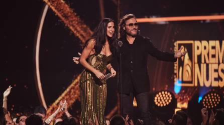 Bárbara de Regil y Diego Torres en la gala de Premio Lo Nuestro.